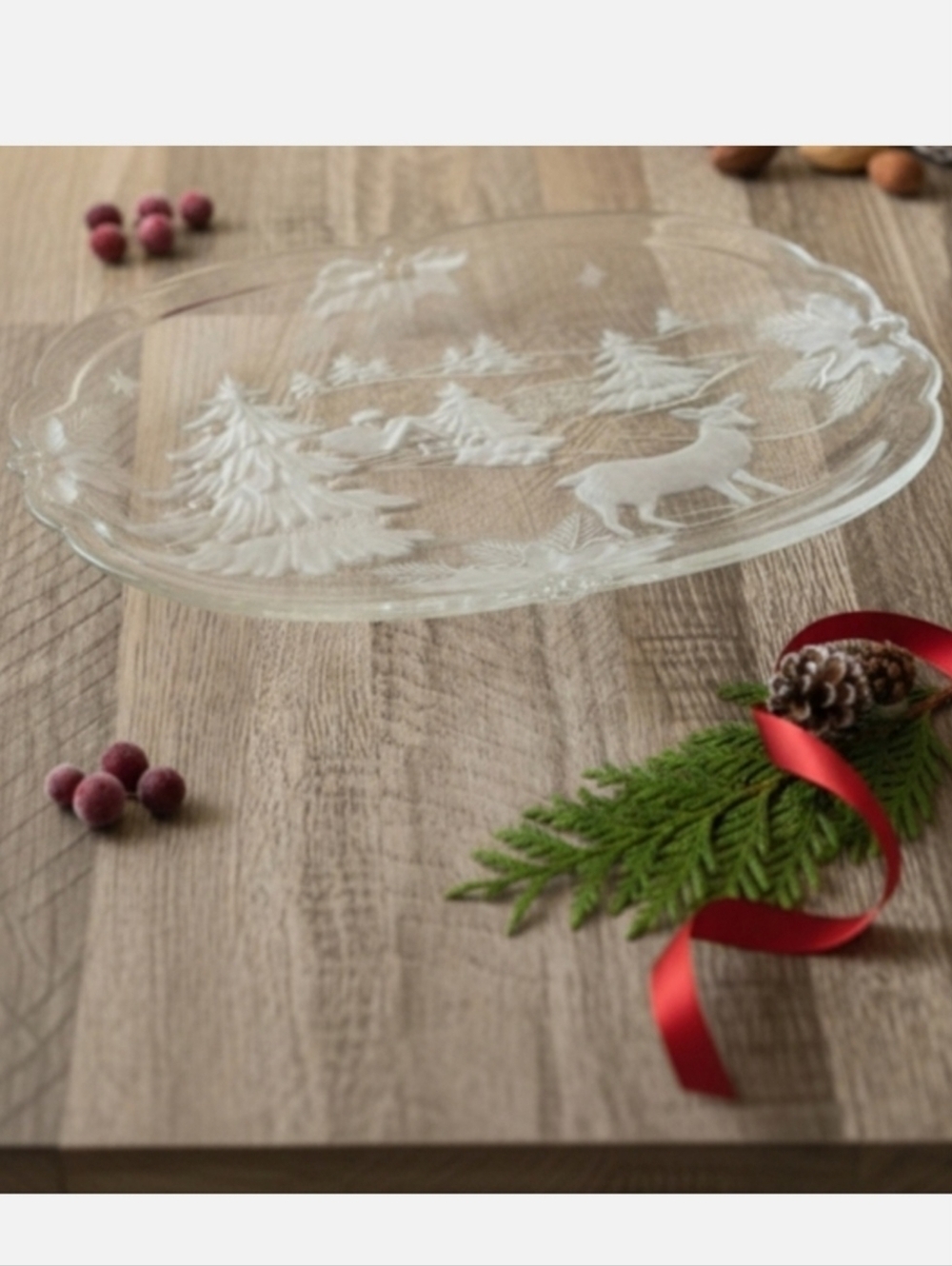 Mikasa Christmas Woods Frosted Glass Oval Platter 10x7‎